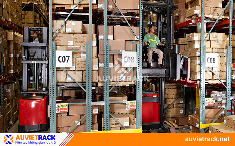 Kệ-VNA-Âu-Việt-Rack-Very-Narrow-Aisle