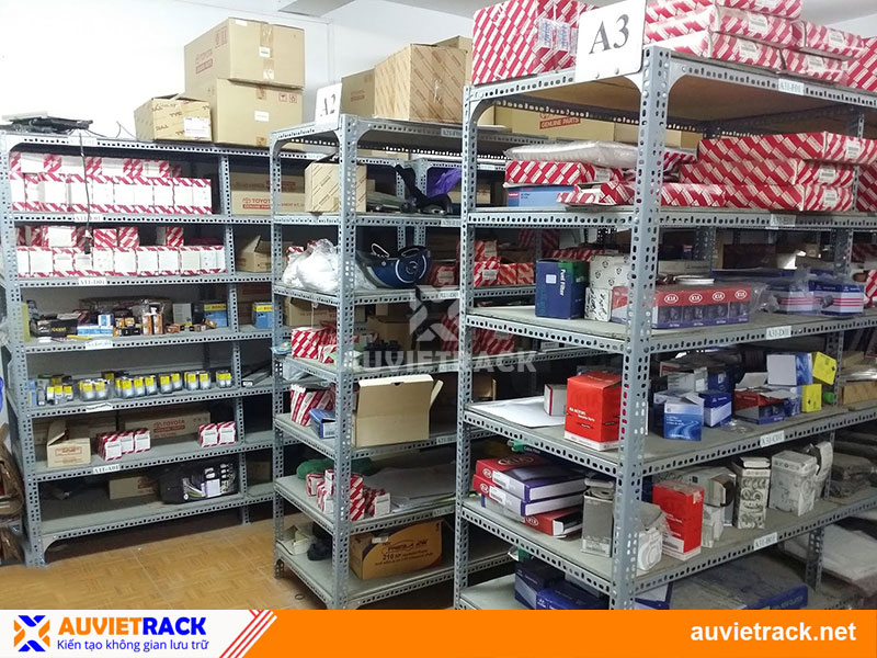 Kệ v lỗ đựng phụ tùng Âu Việt Rack