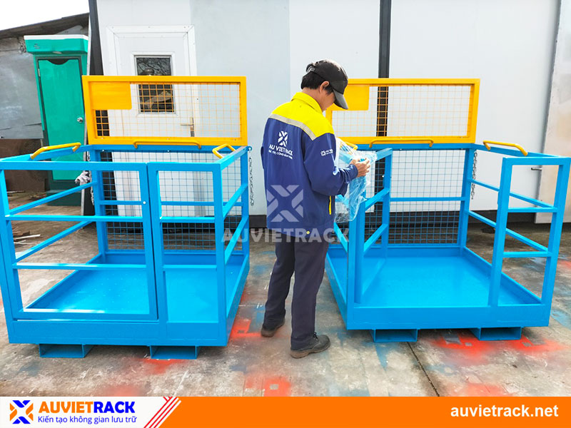 /Lồng nâng người lồng đứng xe nâng Au Viet Rack