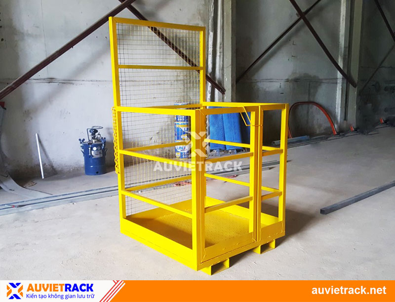 Lồng nâng người - lồng đứng xe nâng Au Viet Rack