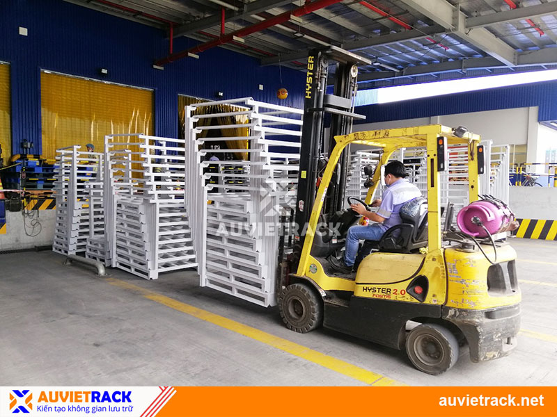 Pallet sắt chồng ghép Âu Việt Rack