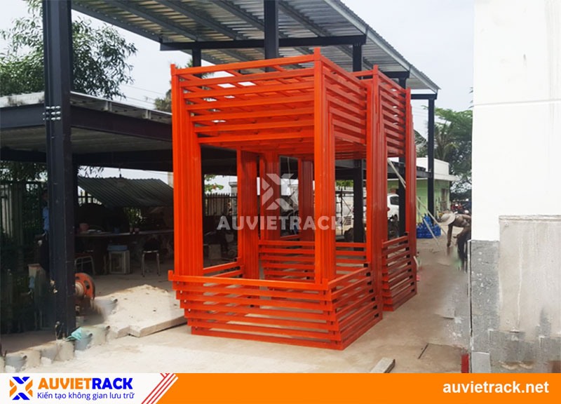 Pallet săt chồng ngược - pallet sắt xếp chồng Âu Việt Rack