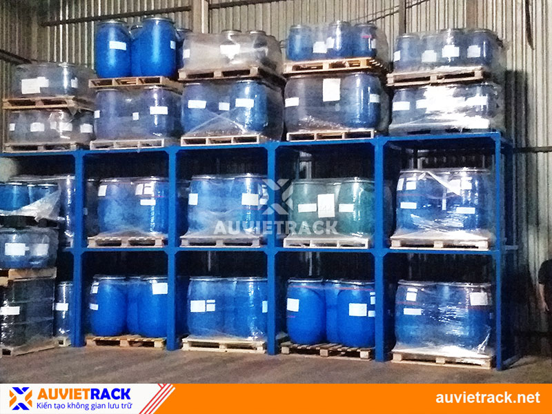 Pallet săt chồng ngược - pallet sắt xếp chồng Âu Việt Rack