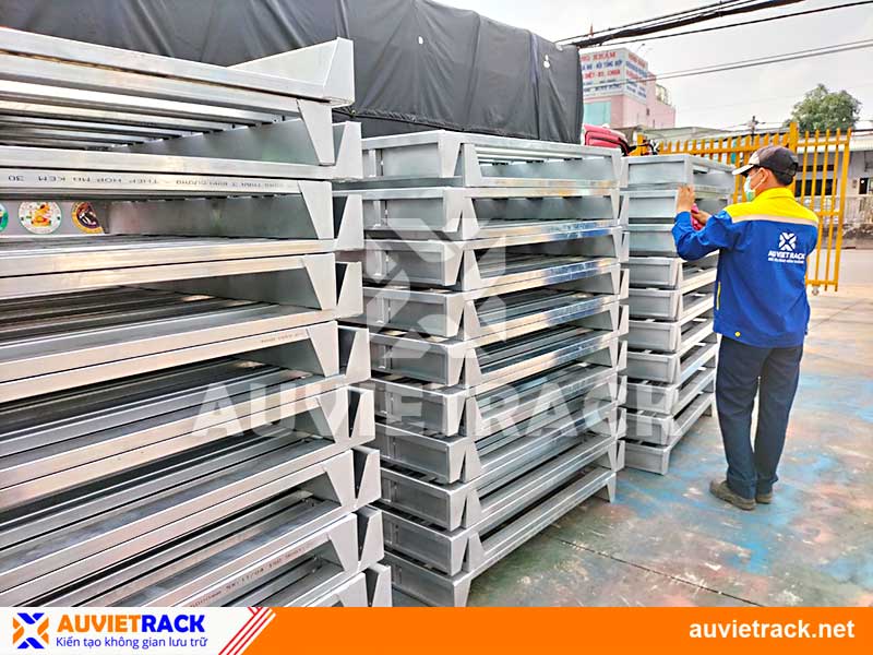 Pallet Sắt Là Gì? Bảng Báo Giá Pallet Sắt Au Viet Rack