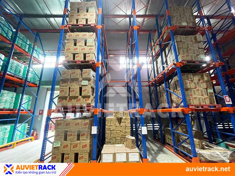bảo quản kệ chứa hàng đúng cách