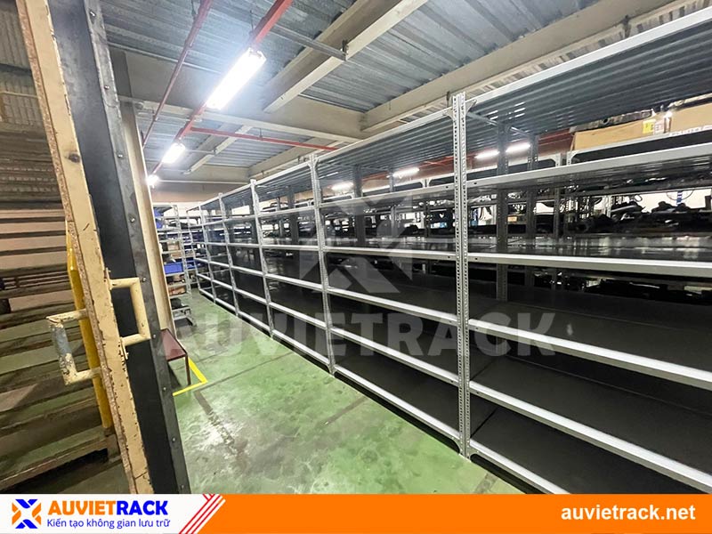 Dự án kệ sắt V lỗ Au Viet Rack sản xuất và lắp đặt tại kho khách hàng ở Bình Dương