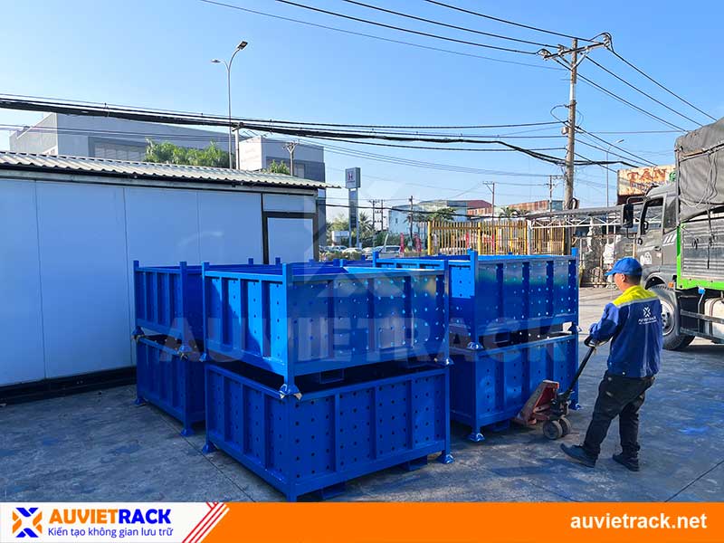 Dự án pallet thùng sắt để hàng Au Viet Rack sản xuất