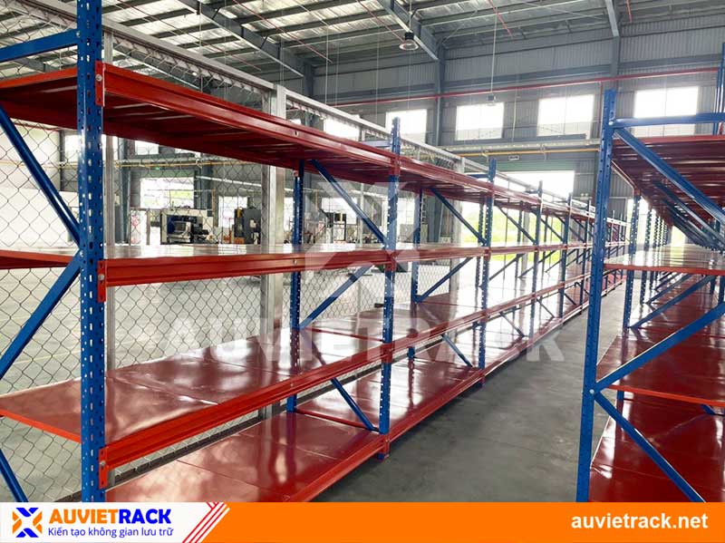 Kệ trung tải 4 tầng chứa hàng trong kho