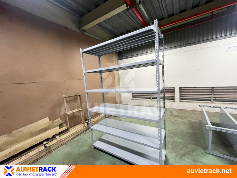 Mẫu kệ sắt lỗ 6 tầng do Au Viet Rack sản xuất