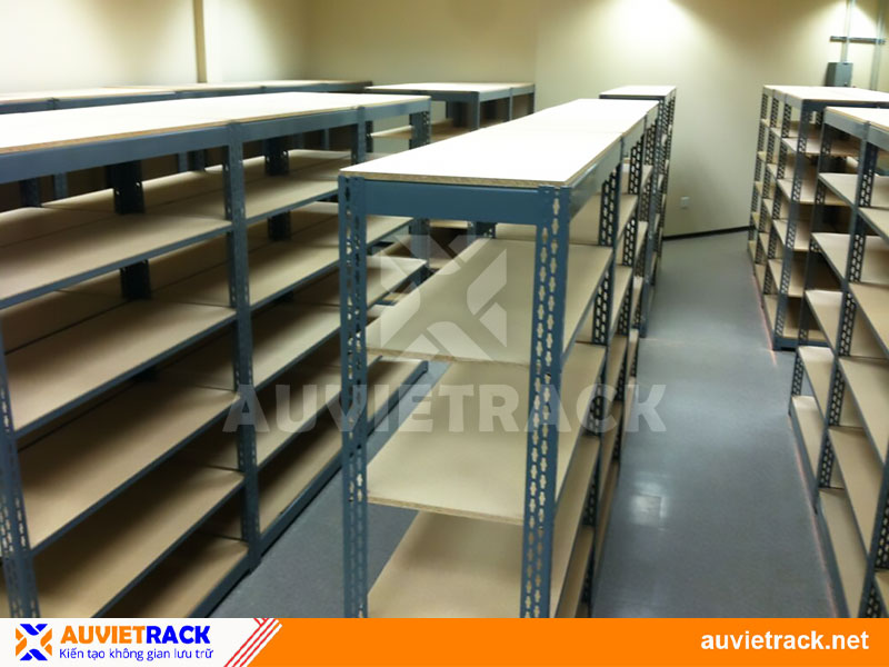 Mâm kệ sắt V lỗ bằng gỗ