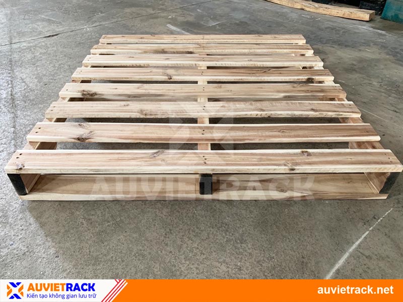 Pallet gỗ để hàng