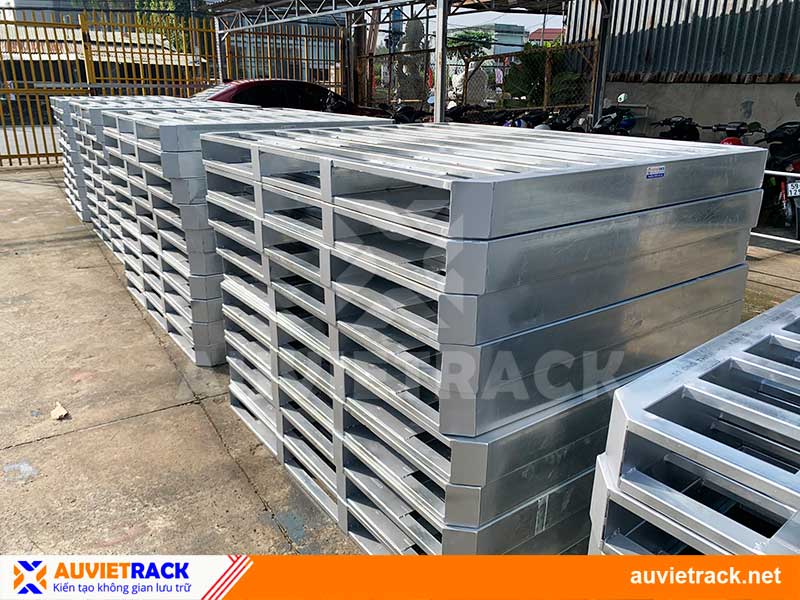 Pallet sắt chứa hàng tải trọng nặng