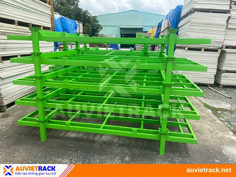 Pallet sắt xếp chồng