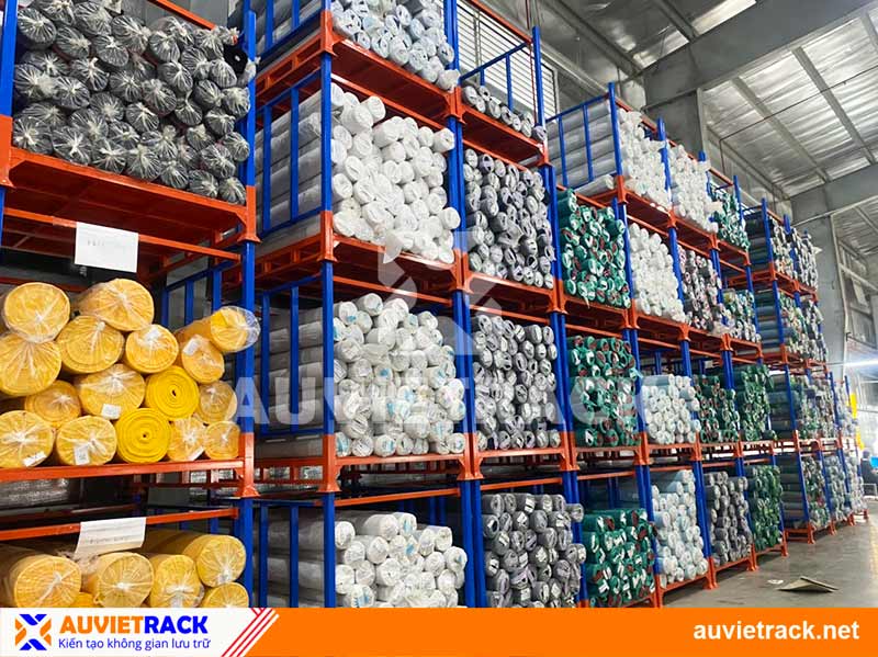 Pallet sắt xếp chồng  Au Viet Rack chứa vải cuộn